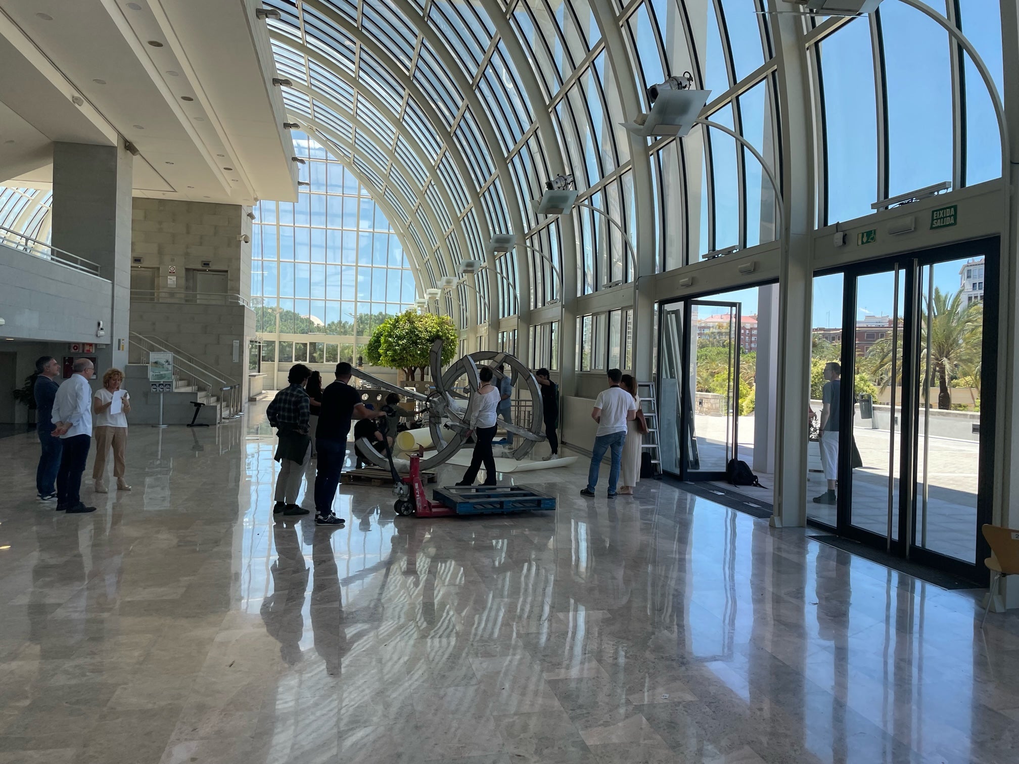 El Palau de la Música acoge una escultura que evoca a la conciencia ecológica de la ciudad El Palau de la Música acoge una escultura que evoca a la conciencia ecológica de la ciudad