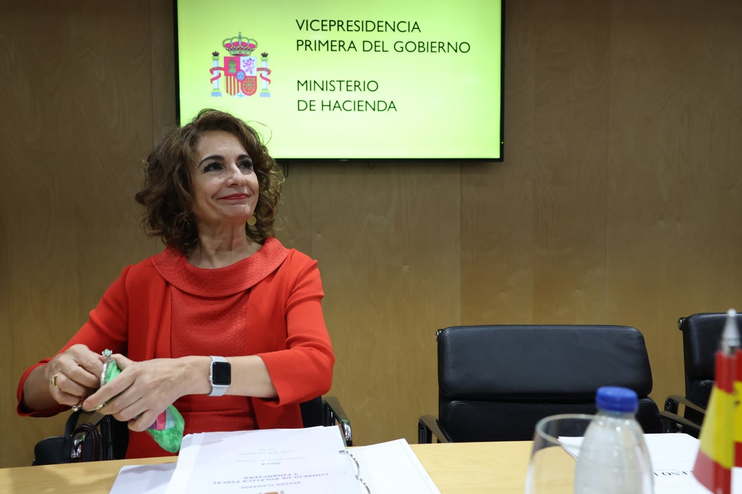 Hacienda concede dos décimas de margen fiscal a las comunidades autónomas en 2025 Hacienda concede dos décimas de margen fiscal a las comunidades autónomas en 2025