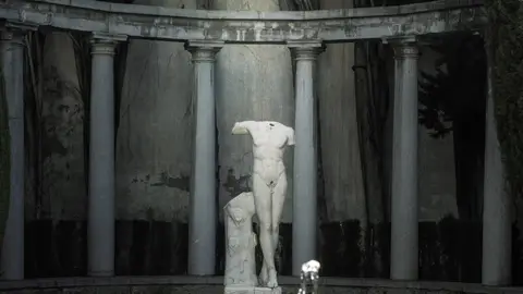 Un paseo por el Carmen Blanco de la Fundación José María Rodríguez-Acosta Un paseo por el Carmen Blanco de la Fundación José María Rodríguez-Acosta