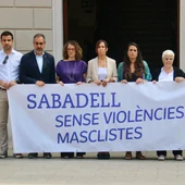 La consellera Tània Verge participa al minut de silenci convocat a Sabadell. La consellera Tània Verge participa al minut de silenci convocat a Sabadell.