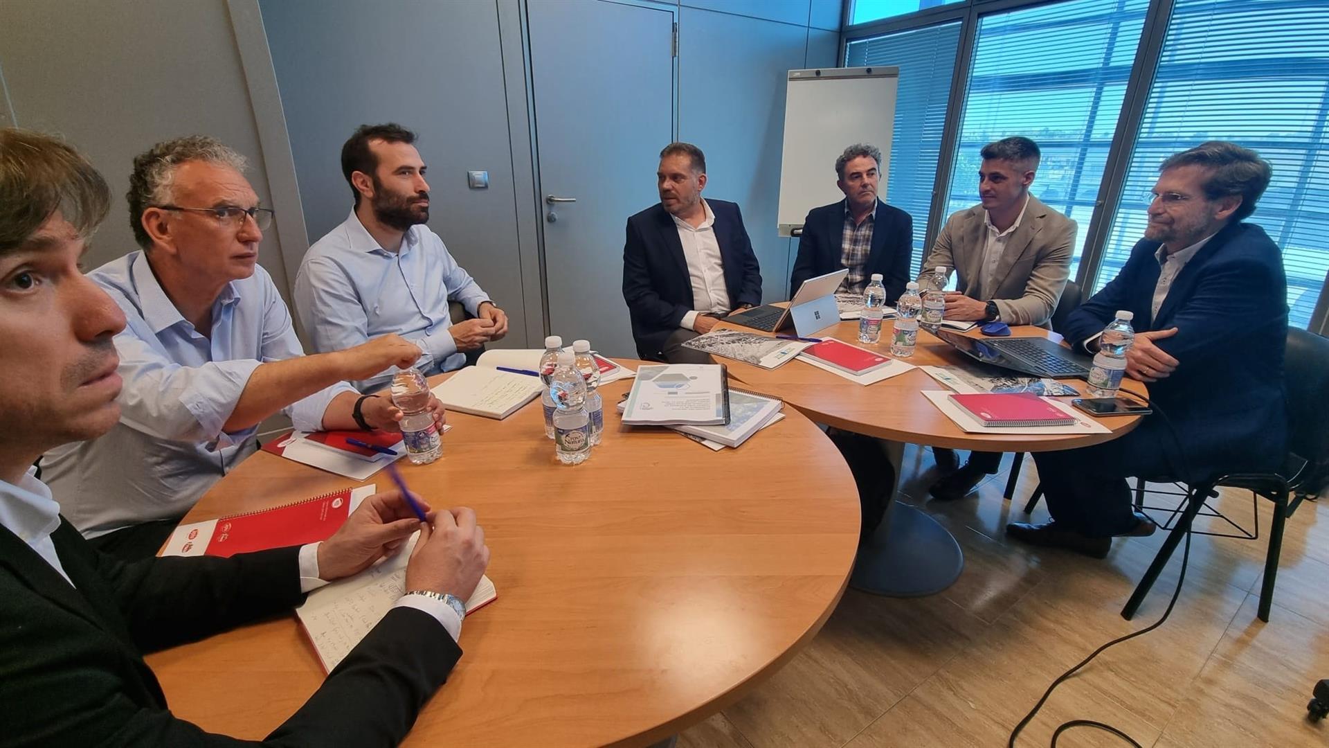 La Comunidad de Usuarios del Canal de Orellana presenta al ministro de Economía el proyecto de modernización de su zona La Comunidad de Usuarios del Canal de Orellana presenta al ministro de Economía el proyecto de modernización de su zona