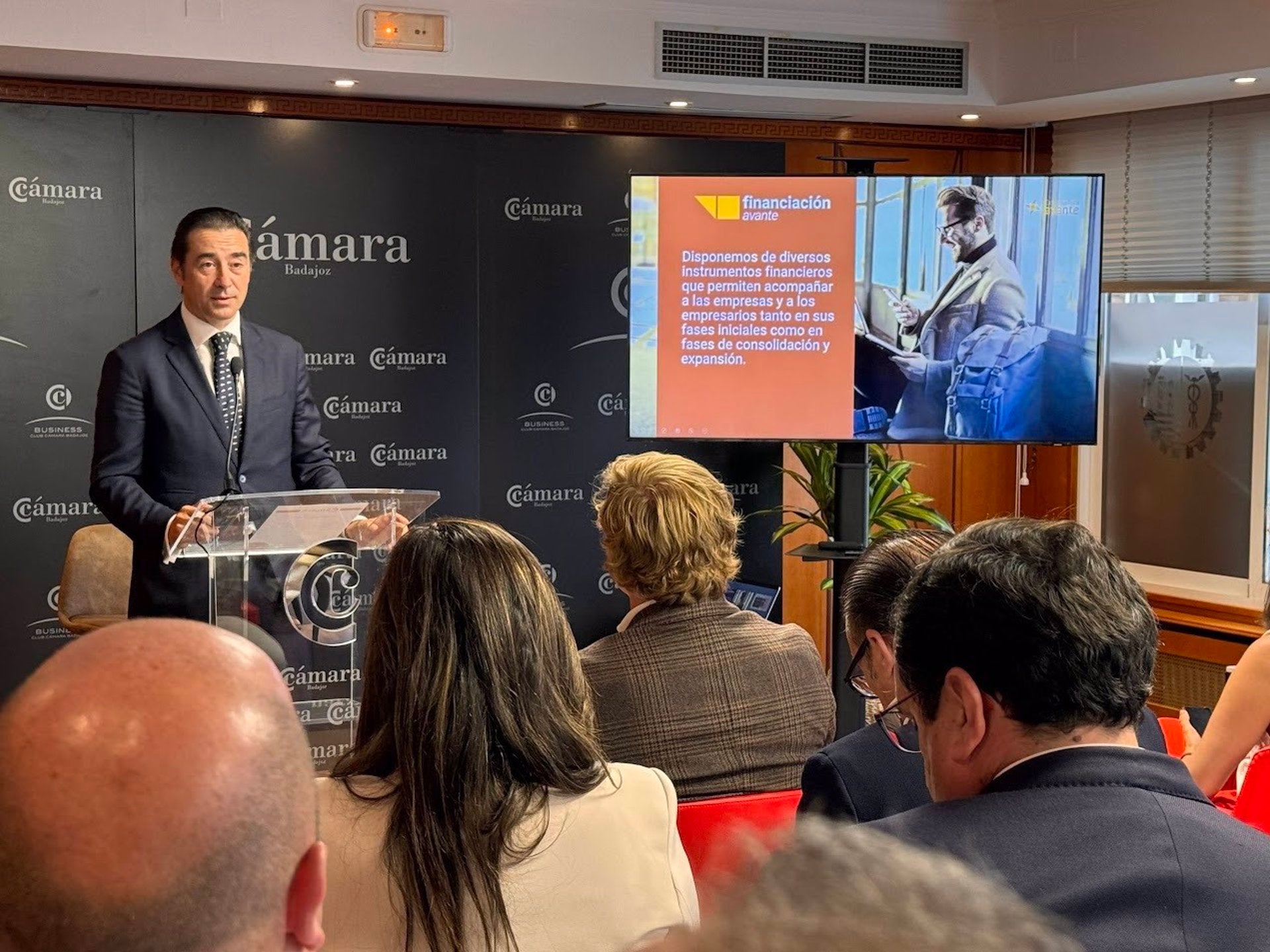 El nuevo Parque Empresarial de Badajoz contará con 13 naves en la plataforma logística El nuevo Parque Empresarial de Badajoz contará con 13 naves en la plataforma logística