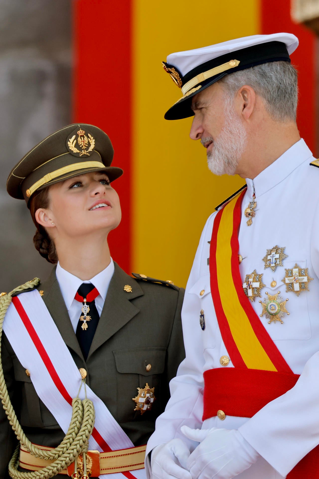 "Bienvenida a vuestra casa, a la Armada". El Comandante Director de la Escuela Naval de Marín a la princesa Leonor "Bienvenida a vuestra casa, a la Armada". El Comandante Director de la Escuela Naval de Marín a la princesa Leonor