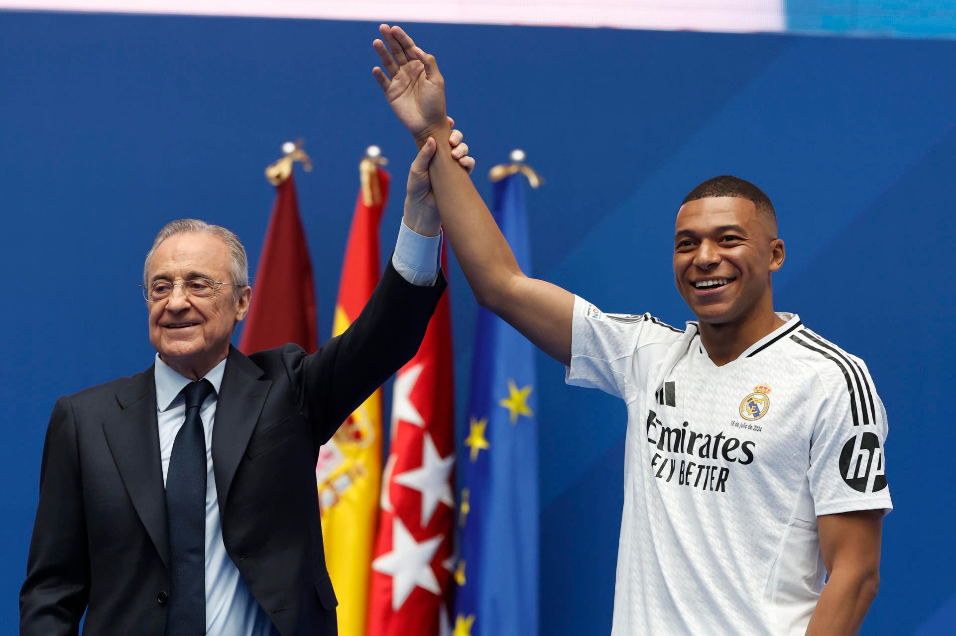 Florentino Pérez agradece a Mbappé su "esfuerzo" por llegar al Real Madrid: "Has roto barreras y obstáculos" Florentino Pérez agradece a Mbappé su "esfuerzo" por llegar al Real Madrid: "Has roto barreras y obstáculos"