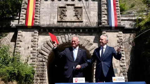 Los presidentes de Aragón y Nueva Aquitania en la firma del protocolo para la reapertura de la línea del Canfranc Los presidentes de Aragón y Nueva Aquitania en la firma del protocolo para la reapertura de la línea del Canfranc