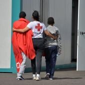 Cruz Roja atiende a los 51 migrantes rescatados en El Hierro, entre ellos una niña de 2 años que finalmente ha fallecido