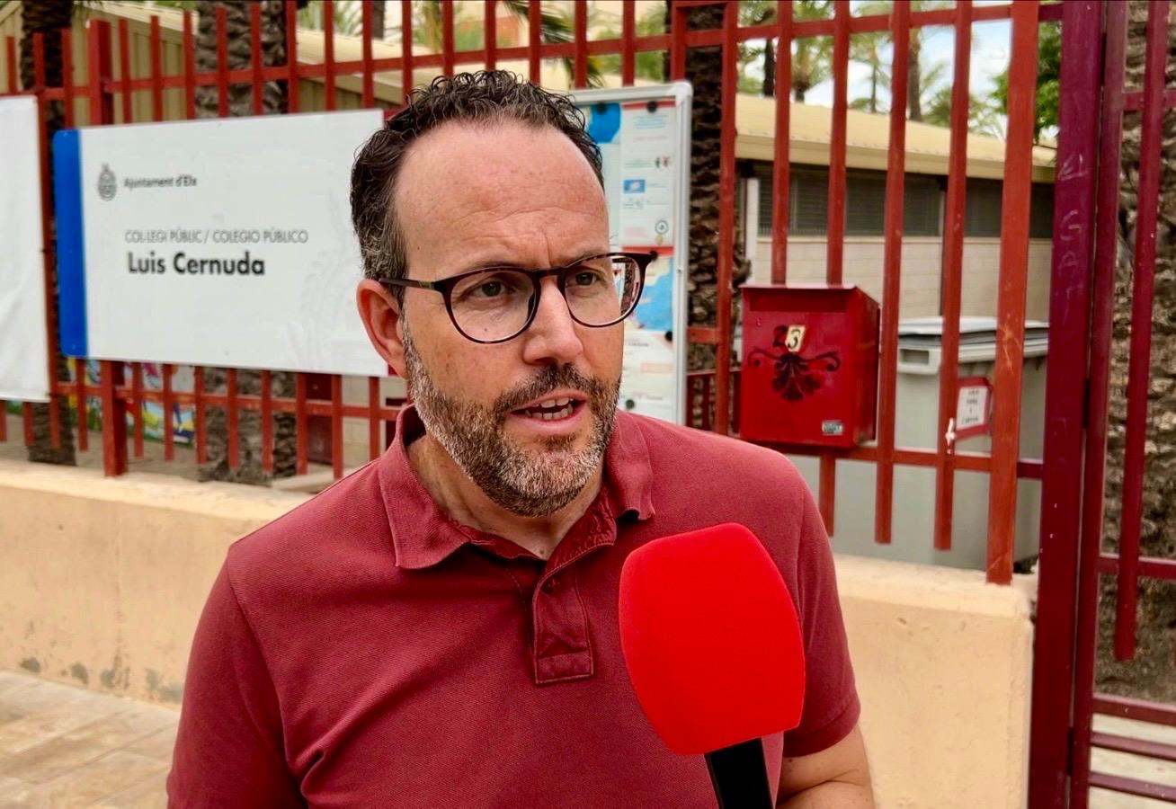 El PSOE de Elche pide al gobierno local destinar un millón de euros para ayudas a la compra de material escolar El PSOE de Elche pide al gobierno local destinar un millón de euros para ayudas a la compra de material escolar