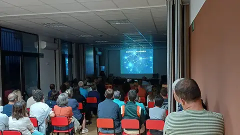 Imagen de la charla que tuvo lugar el pasado sábado 13 de julio Imagen de la charla que tuvo lugar el pasado sábado 13 de julio