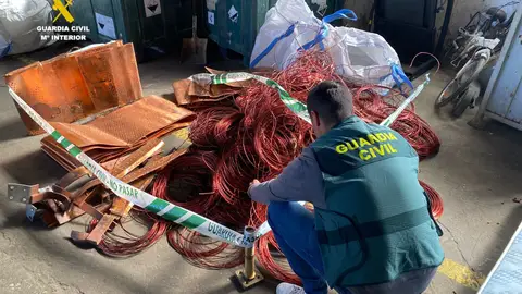 Imagen del cobre incautado a los ya detenidos Imagen del cobre incautado a los ya detenidos