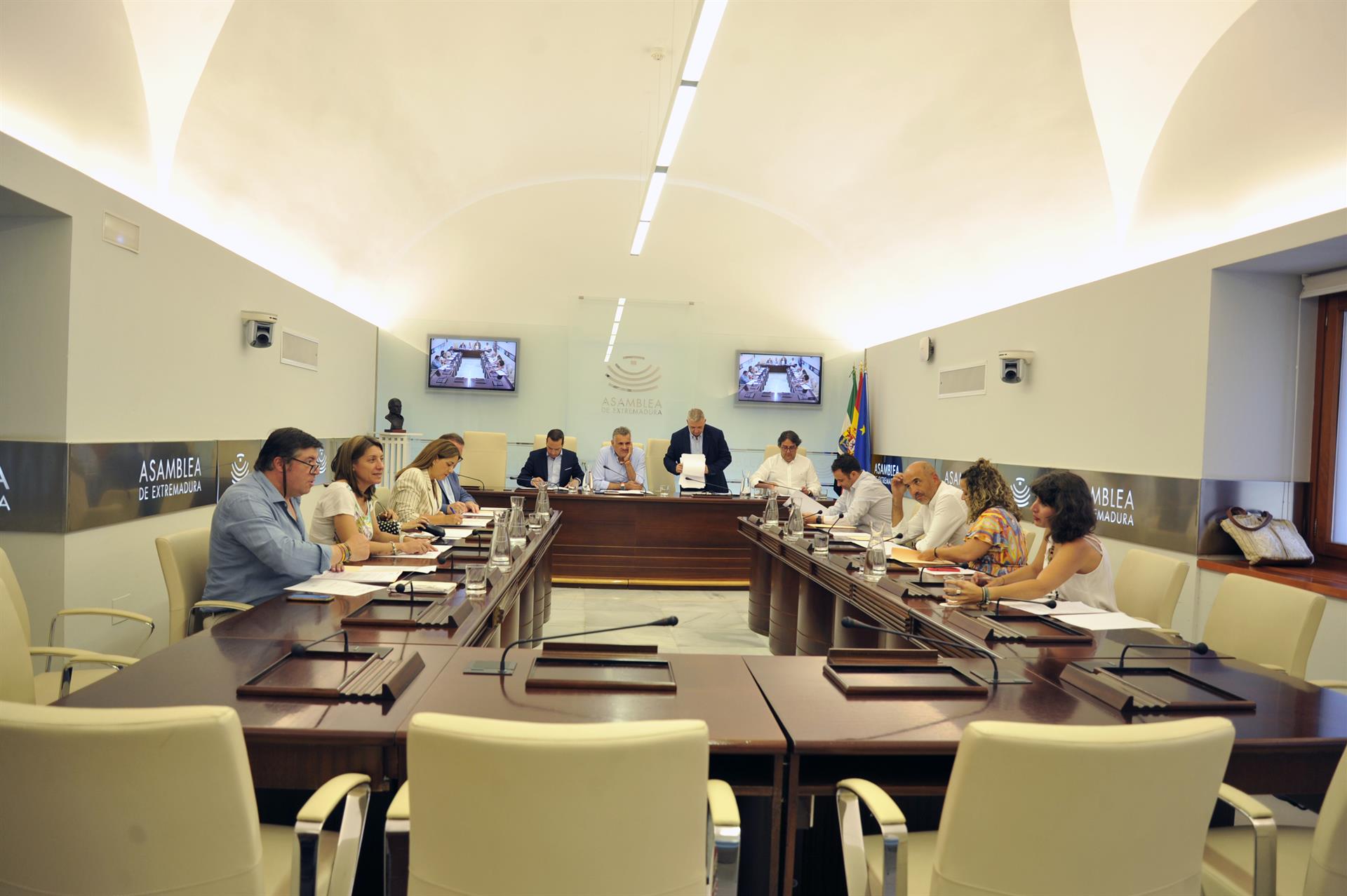 Los grupos aprueban 39 comparecencias en la comisión sobre financiación autonómica, que concluirá sus trabajos en mayo del 2025 Los grupos aprueban 39 comparecencias en la comisión sobre financiación autonómica, que concluirá sus trabajos en mayo del 2025