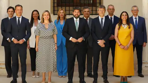 López Miras pide a los nuevos consejeros "un contacto permanente con la sociedad" López Miras pide a los nuevos consejeros "un contacto permanente con la sociedad"