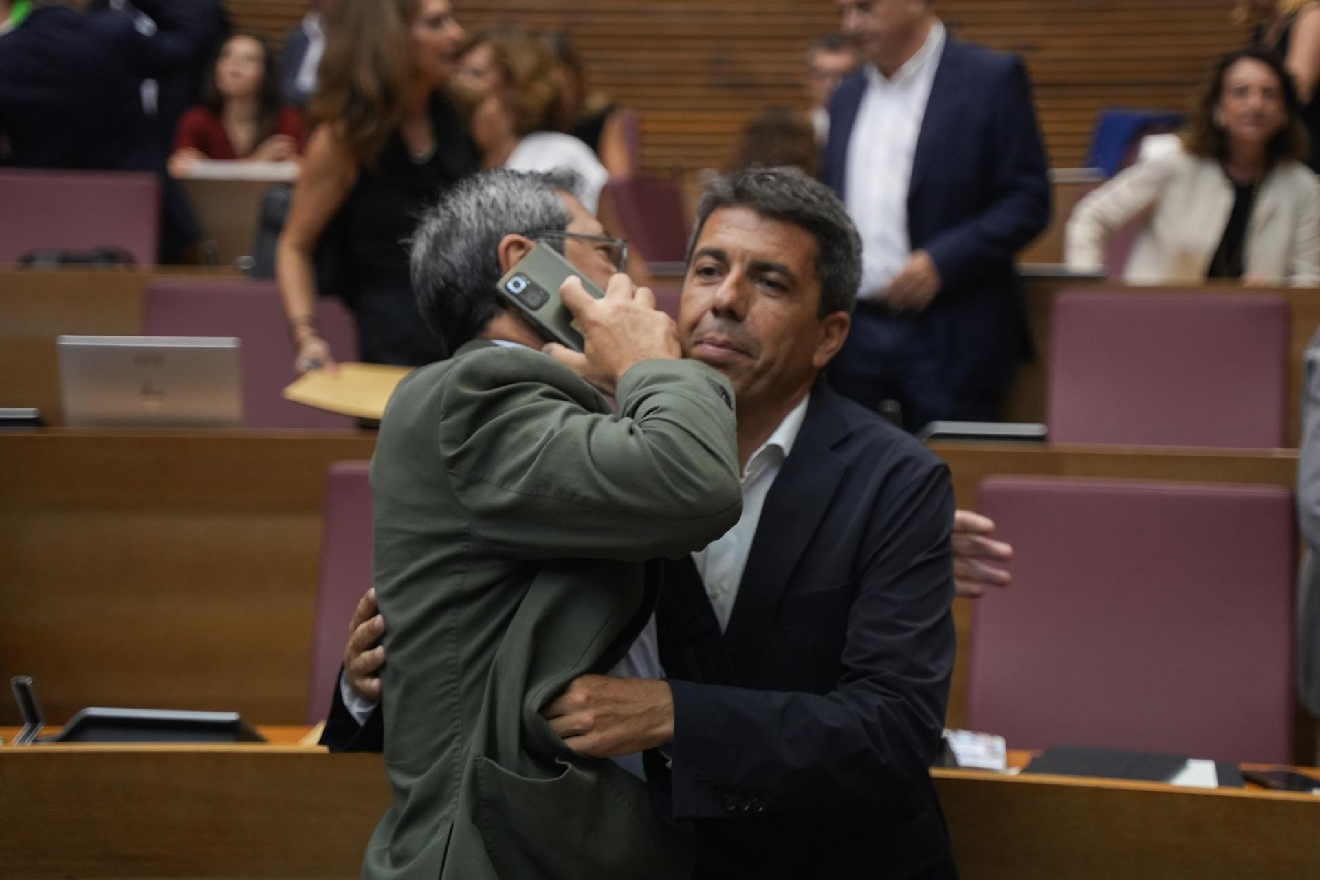 La oposición pide convocar la Diputación Permanente por la crisis de gobierno y el vertido del Saler La oposición pide convocar la Diputación Permanente por la crisis de gobierno y el vertido del Saler