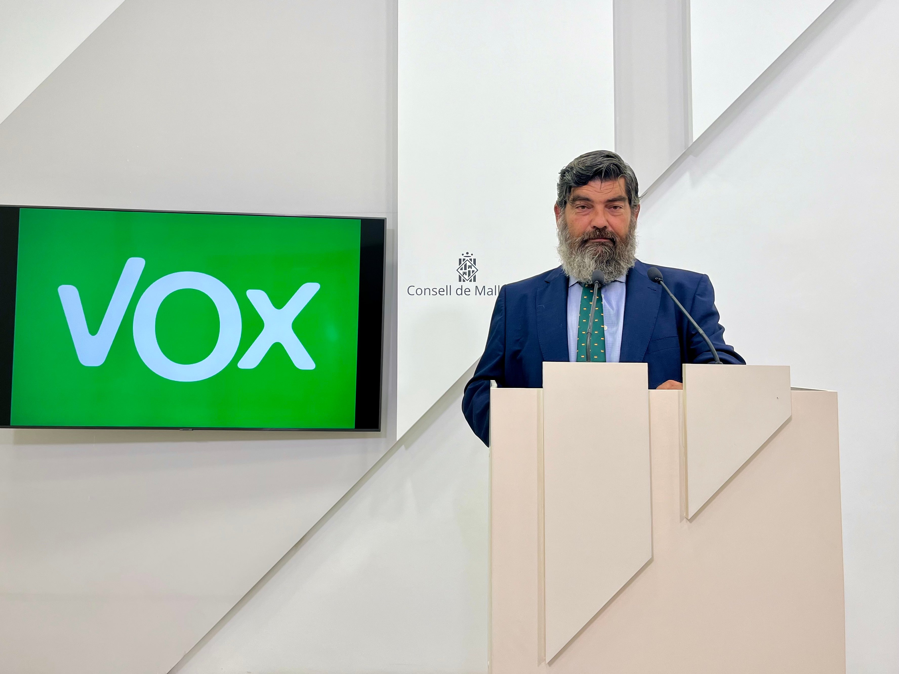 Pedro Bestard (Vox) sobre la acogida de menores migrantes: "No es una decisión política, sino una obligación legal" Pedro Bestard (Vox) sobre la acogida de menores migrantes: "No es una decisión política, sino una obligación legal"