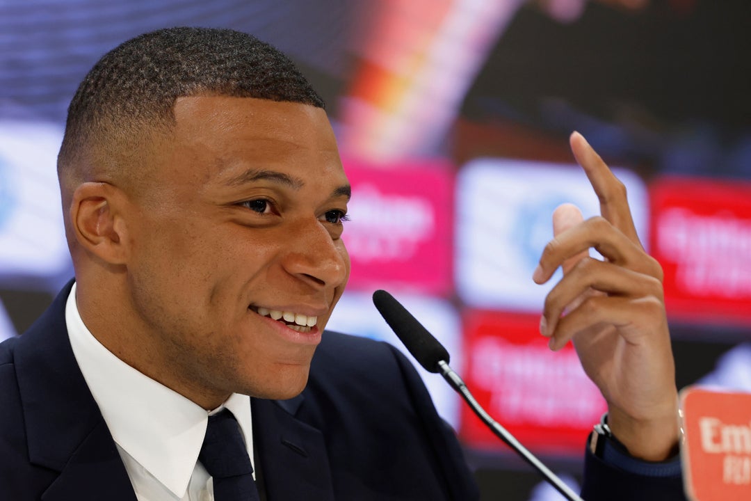 Kylian Mbappé: "He cumplido el sueño de jugar en el club más grande de la historia del fútbol" Kylian Mbappé: "He cumplido el sueño de jugar en el club más grande de la historia del fútbol"
