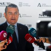 El consejero de la Presidencia, Interior, Diálogo Social y Simplificación Administrativa, Antonio Sanz, en declaraciones a los periodistas en Málaga.