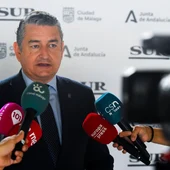El consejero de la Presidencia, Interior, Diálogo Social y Simplificación Administrativa, Antonio Sanz, en declaraciones a los periodistas en Málaga. El consejero de la Presidencia, Interior, Diálogo Social y Simplificación Administrativa, Antonio Sanz, en declaraciones a los periodistas en Málaga.