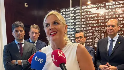 La Junta firma convenios con 6 entidades bancarias con novedades como el pago instantáneo de nóminas a los funcionarios La Junta firma convenios con 6 entidades bancarias con novedades como el pago instantáneo de nóminas a los funcionarios