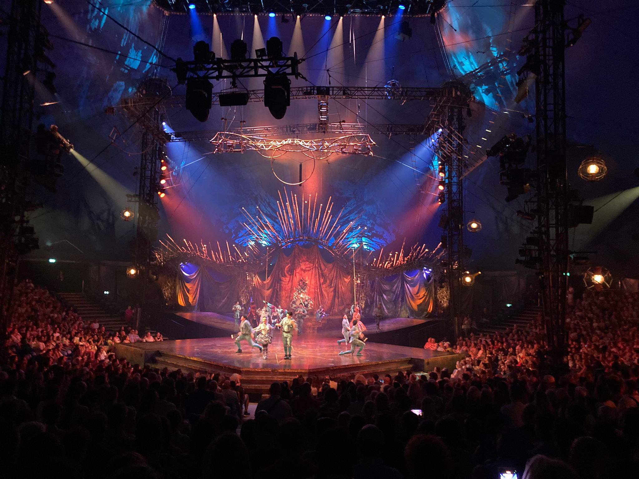 En Más de uno Alicante nos impregnamos de la magia del Cirque Du Soliel con su espectáculo 'Alegría' En Más de uno Alicante nos impregnamos de la magia del Cirque Du Soliel con su espectáculo 'Alegría'