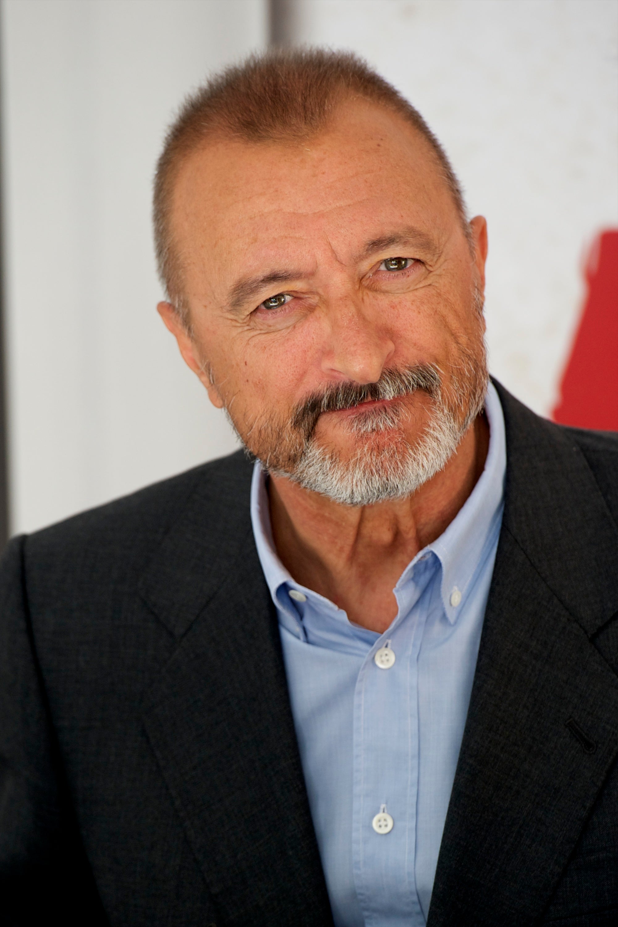 Pérez Reverte, y su irónica respuesta a un tweet de Errejón sobre la Guerra Civil: "Los zapatos eran de fascistas" Pérez Reverte, y su irónica respuesta a un tweet de Errejón sobre la Guerra Civil: "Los zapatos eran de fascistas"