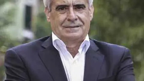 El TAD inhabilita al extremeño Pedro Rocha dos años por su gestión en la Gestora de la Federación Española de Fútbol El TAD inhabilita al extremeño Pedro Rocha dos años por su gestión en la Gestora de la Federación Española de Fútbol
