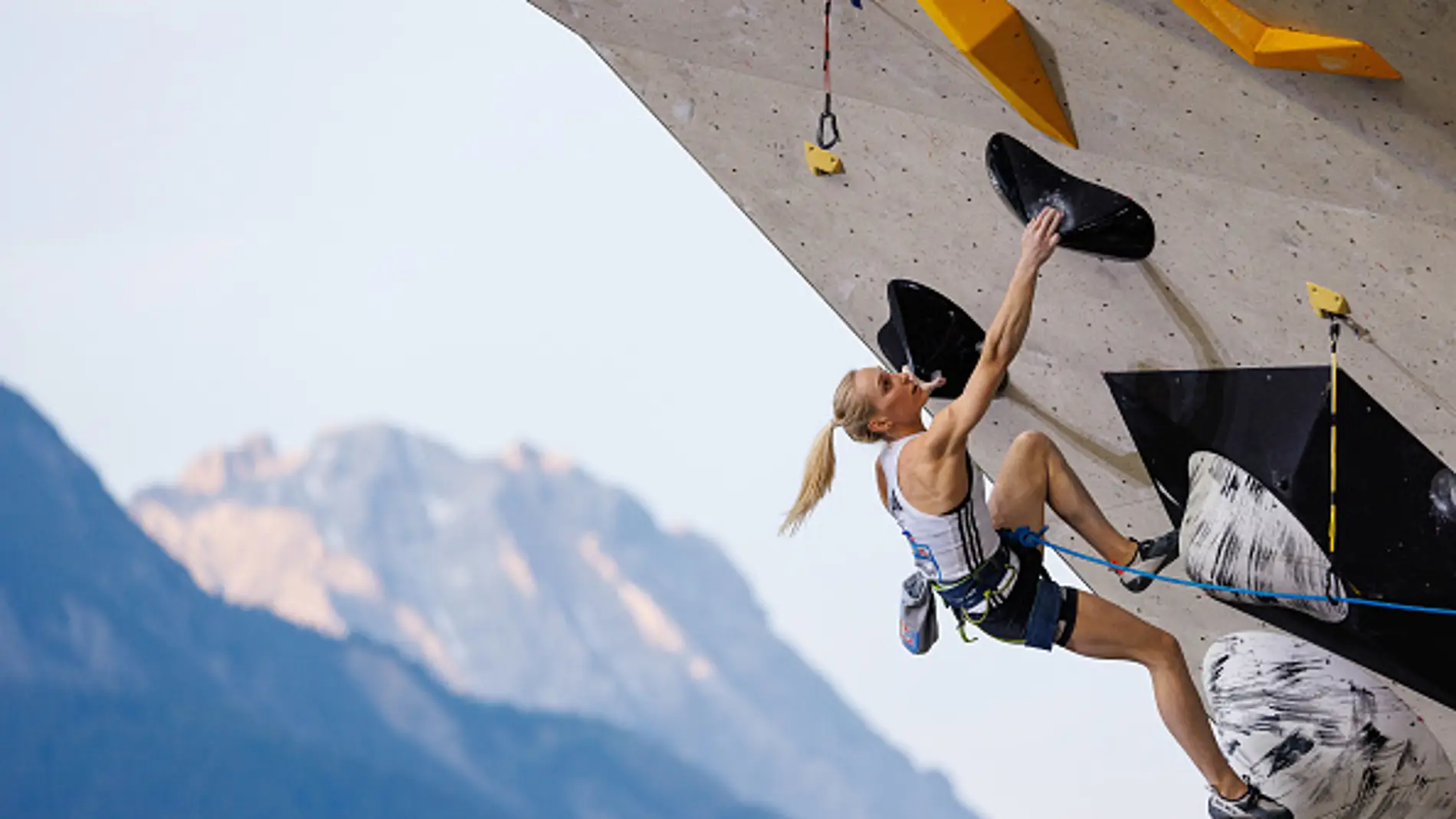 Janja Garnbret durante la Copa del Mundo de Escalada en Austria, 2023. Janja Garnbret durante la Copa del Mundo de Escalada en Austria, 2023.