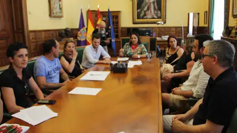 El Ayuntamiento requiere a la empresa una serie de condiciones si quiere proseguir con el cambio del colector del Camino Viejo de Husillos .
