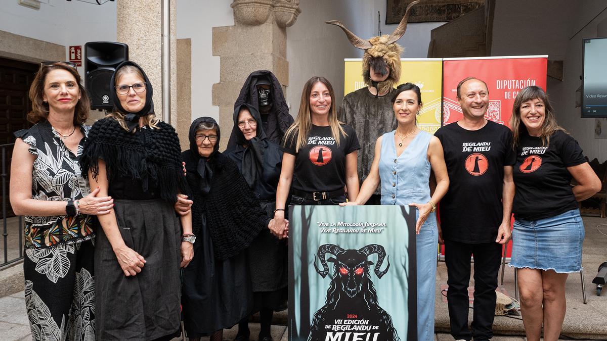 Mitología y leyendas de la comarca cacereña de Las Hurdes protagonistas en el certamen "Regilandu de mieu" Mitología y leyendas de la comarca cacereña de Las Hurdes protagonistas en el certamen "Regilandu de mieu"