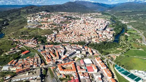 El Ministerio de Transportes aprueba el proyecto de trazado para adecuar a paso de peatones y bicis la travesía de Plasencia El Ministerio de Transportes aprueba el proyecto de trazado para adecuar a paso de peatones y bicis la travesía de Plasencia