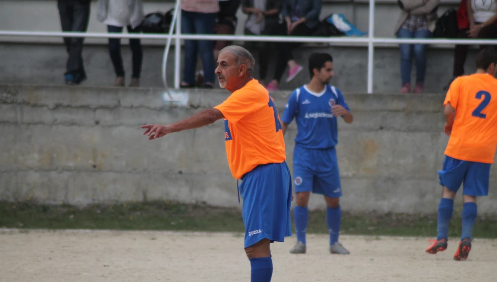 Pepe Pego nun partido entre Os Chaos e o Ourense Pepe Pego nun partido entre Os Chaos e o Ourense