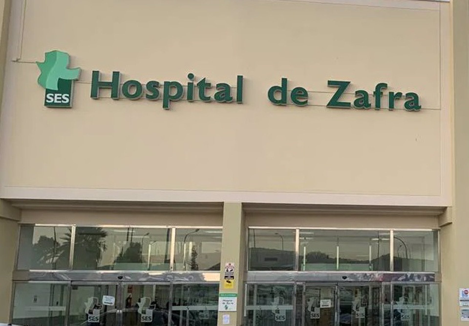 Tres heridos en una colisión frontal entre dos vehículos en la EX-101 en Zafra Tres heridos en una colisión frontal entre dos vehículos en la EX-101 en Zafra