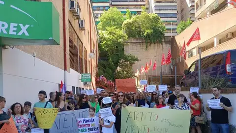 Atento acepta que 50 empleados de Cáceres eviten el traslado a Madrid y puedan teletrabajar Atento acepta que 50 empleados de Cáceres eviten el traslado a Madrid y puedan teletrabajar