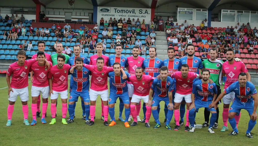 Memorial CD Ourense co Pontevedra con Alex Fernández no equipo granate Memorial CD Ourense co Pontevedra con Alex Fernández no equipo granate