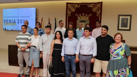 La Feria 2024 ya tiene Manchegos y Manchegas, tres parejas que representarán a la ciudad La Feria 2024 ya tiene Manchegos y Manchegas, tres parejas que representarán a la ciudad
