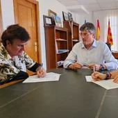 Firma del convenio con los comerciantes Firma del convenio con los comerciantes