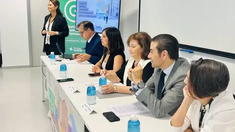 Un curso de la UEx profundiza en la digitalización como eje para promover sinergias empresariales entre España y Portugal Un curso de la UEx profundiza en la digitalización como eje para promover sinergias empresariales entre España y Portugal