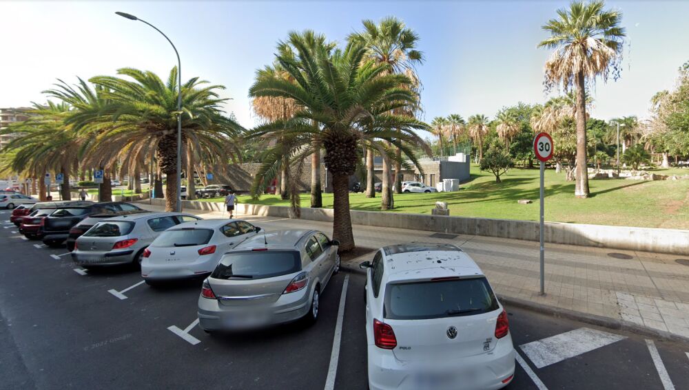 Imagen general de uno de los accesos al Parque de La Granja en pleno Santa Cruz de Tenerife