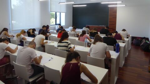 Alumnos de la comarca examin&aacute;ndose en La Nuc&iacute;a