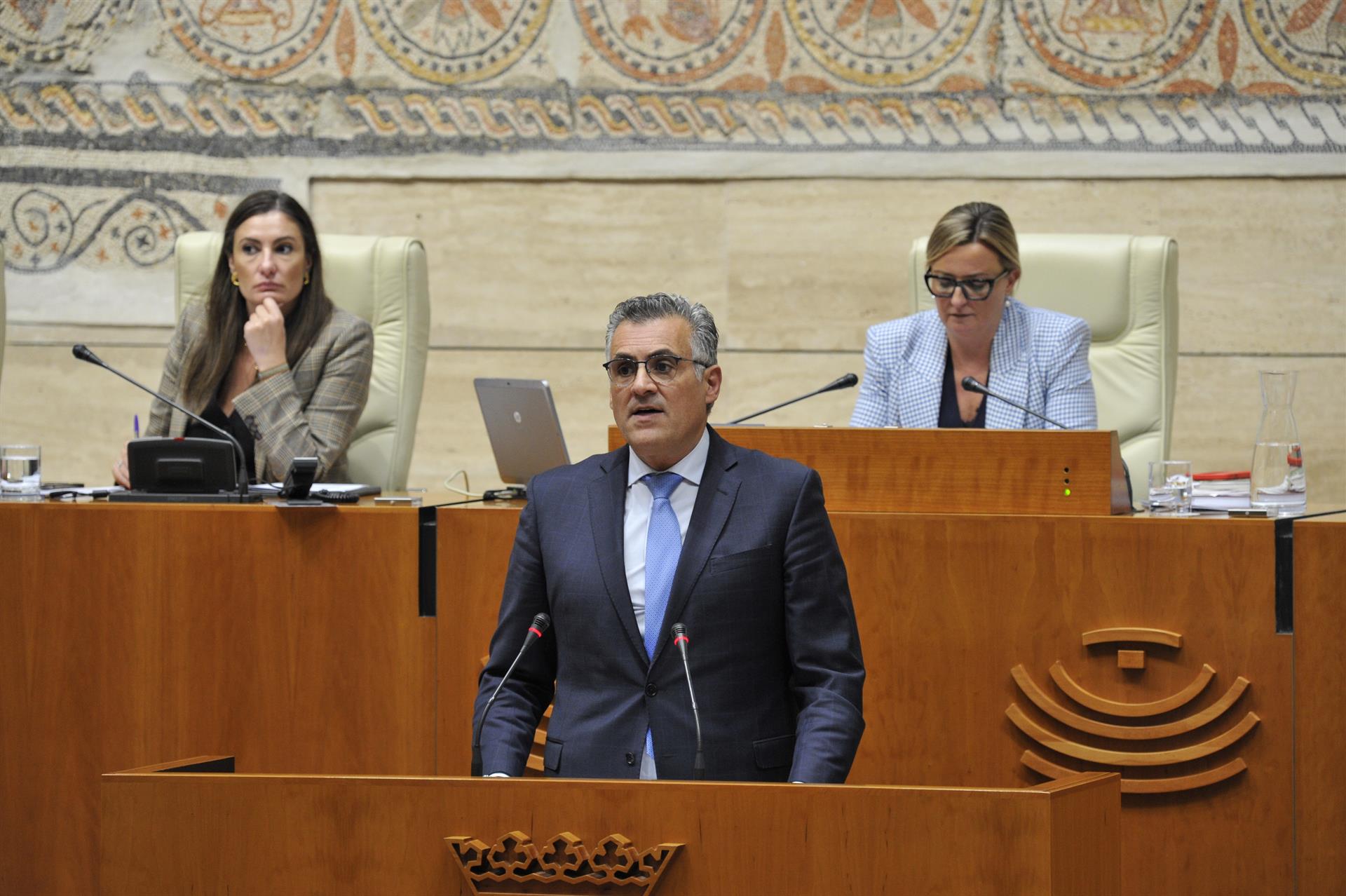 PP, PSOE y Vox reclaman al Gobierno de España que reanude los trabajos para convertir la N-432 en la A-81 PP, PSOE y Vox reclaman al Gobierno de España que reanude los trabajos para convertir la N-432 en la A-81