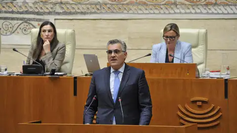 PP, PSOE y Vox reclaman al Gobierno de España que reanude los trabajos para convertir la N-432 en la A-81 PP, PSOE y Vox reclaman al Gobierno de España que reanude los trabajos para convertir la N-432 en la A-81