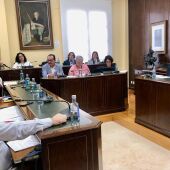 Villajoyosa aprueba la carrera profesional de su funcionariado y su primer reglamento sobre el uso del cementerio municipal