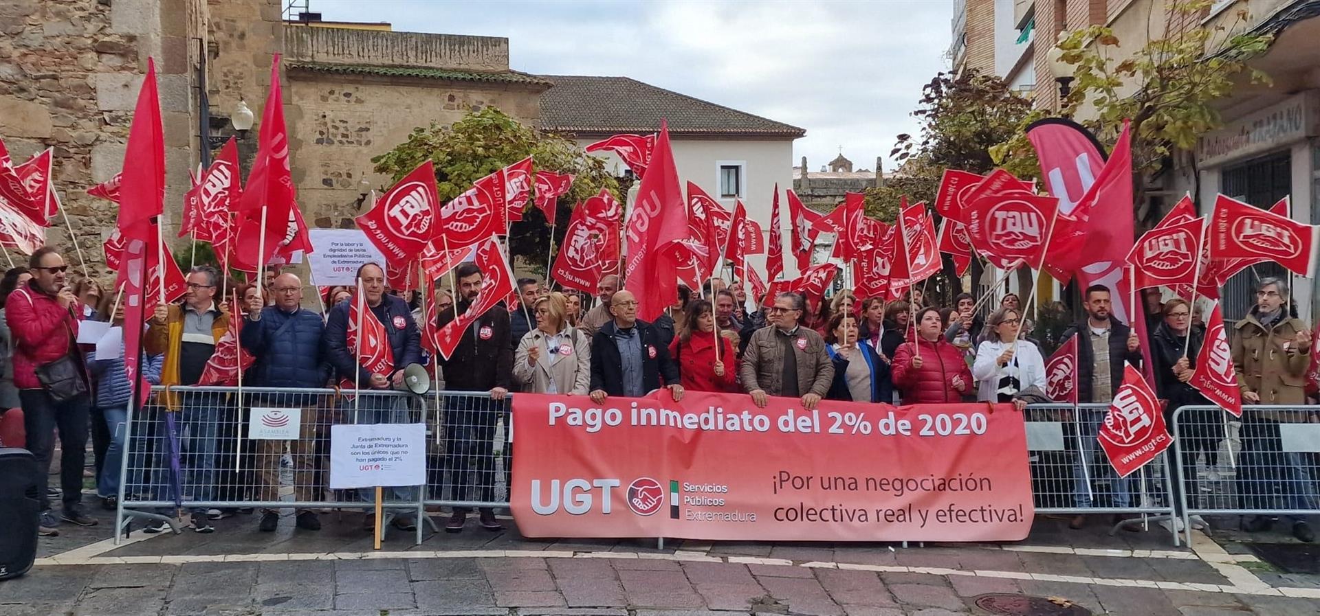 UGT acude a la Fundación de Relaciones Laborales para que la Junta abone en un plazo la subida salarial del 2% de 2020 UGT acude a la Fundación de Relaciones Laborales para que la Junta abone en un plazo la subida salarial del 2% de 2020