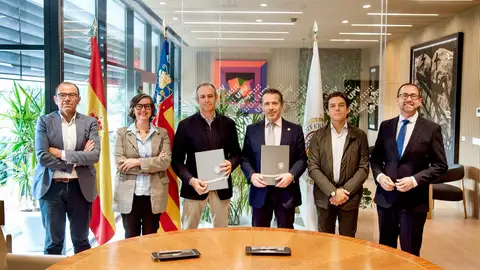 Imagen de la firma del acuerdo convenio