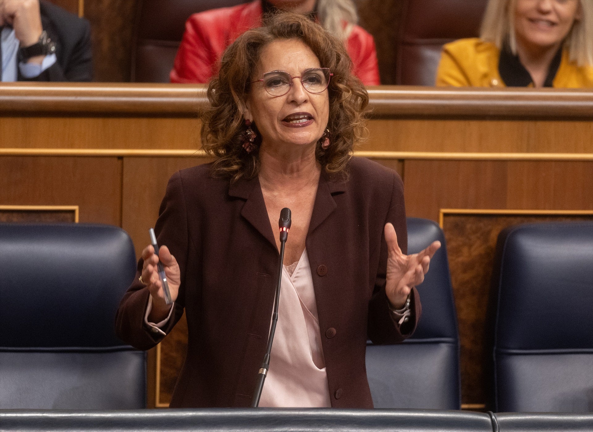 El Gobierno saca adelante la reforma fiscal tras convencer a Podemos con un impuesto a las energéticas El Gobierno saca adelante la reforma fiscal tras convencer a Podemos con un impuesto a las energéticas