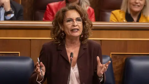 El Gobierno saca adelante la reforma fiscal tras convencer a Podemos con un impuesto a las energéticas El Gobierno saca adelante la reforma fiscal tras convencer a Podemos con un impuesto a las energéticas