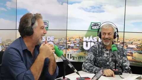 Carlos Sobera con Carlos Alsina en 'Más de uno' presentando su comedia 'Inmaduros' Carlos Sobera con Carlos Alsina en 'Más de uno' presentando su comedia 'Inmaduros'