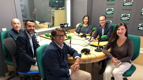 Jos&eacute; R&uacute;iz, Samuel R&uacute;iz, Juan de Dios Navarro, Esther D&iacute;ez y H&eacute;ctor D&iacute;ez con Mayte Vilaseca