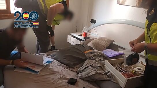 La polic&iacute;a efect&uacute;a un registro