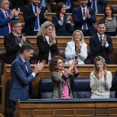 El presidente del Gobierno, Pedro Sánchez, las vicepresidentas María Jesús Montero y Yolanda Díaz,así como el ministro de Presidencia, Félix Bolaños celebran haber sacado adelante la reforma fiscal. 