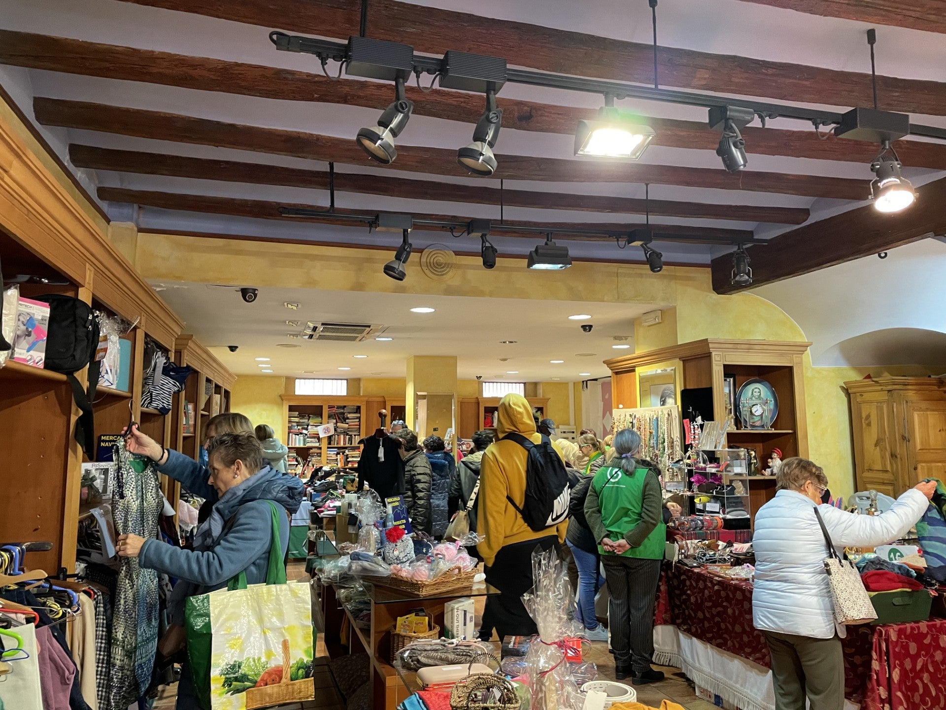 Abre sus puertas el Mercadillo Navideño de AECC en Huesca Abre sus puertas el Mercadillo Navideño de AECC en Huesca
