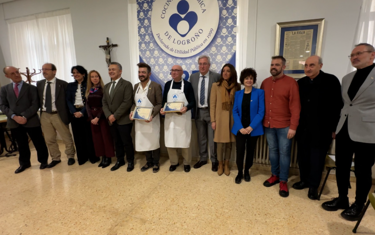 La Asociación de Belenistas de La Rioja y Salvador Salazar, galardonados con los Delantales Solidarios de la Cocina Económica La Asociación de Belenistas de La Rioja y Salvador Salazar, galardonados con los Delantales Solidarios de la Cocina Económica
